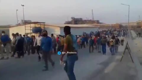Gas workers on strike in southern Iran