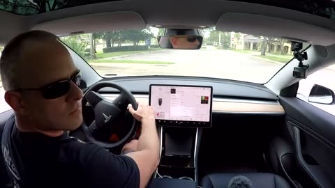 Police Pull Over Driverless Tesla that was using Smart Feature