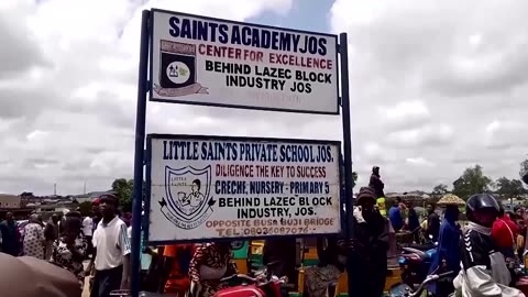 Burials begin for pupils killed in Nigeria school collapse