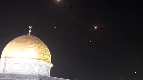 Missiles over Israel Dome of the Rock while Iron Dome not working