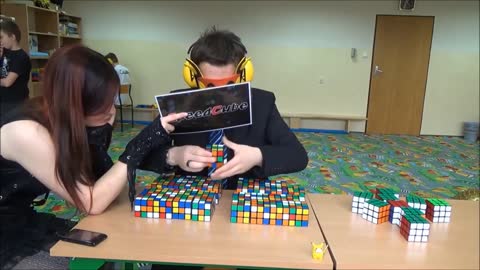 This Man Solved 41 Rubik's Cubes While Blindfolded