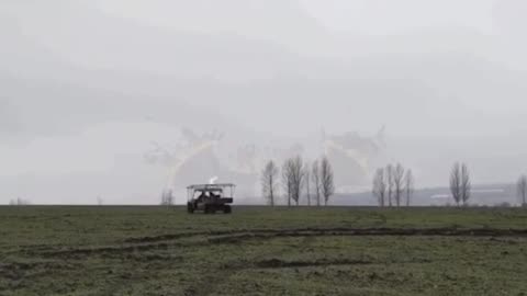 Russian fighters place additional smoke bombs on Chinese buggies