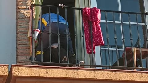 Man Climbs Building To Help Fallen Elderly Woman