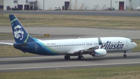 Alaska Airlines 737-900 [N306AS] Takeoff Portland Airport (PDX)