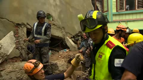 Nepal quake: 'A new miracle' as woman is rescued - BBC News
