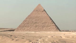 Artist robot Ai-Da joins Giza exhibition