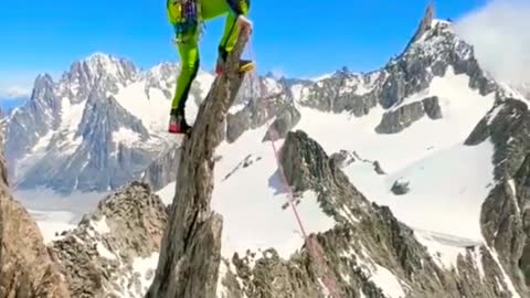 madness 😳😳 one wrong move and you ll die let's do some crazyness do or die 😳Risk takers climbers