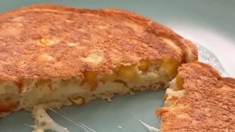 109-Torta de milho salgada com ovo, farinha de aveia, farinha tapioca, milho verde, queijo ralado e requeijão.