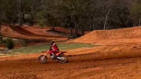 Small Tail Whip/Scrub at my local track #motocross