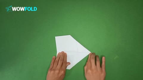 Flying Angel - folding a paper airplane