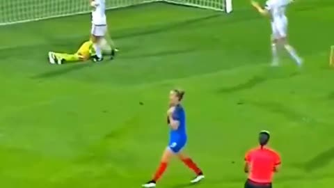 Crazy Moments in Women's Football / Short video