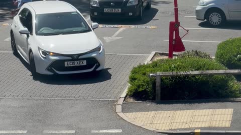 Two Men Fight in Asda Car Park