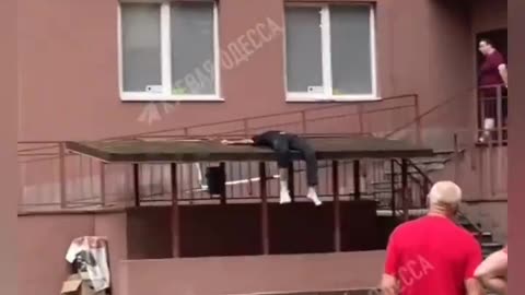 Ukrainian men are jumping off buildings rather than going to fight for Zelensky