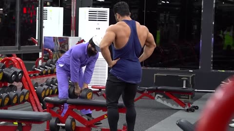 Crazy cleaner shocks the girls in the gym