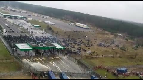 Migrants violently trying to get into Poland from Belarus border..