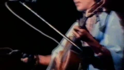 Joan Baez & Jeffery Shurtleff - Drug Store Truck Driving Man (by Roger McGuinn and Gram Parsons) = Live Music Video Documentary Woodstock 1969 (69003)