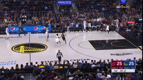 Stephen Curry DRILLS a HALF-COURT SHOT at the end of the 1st QUATER!