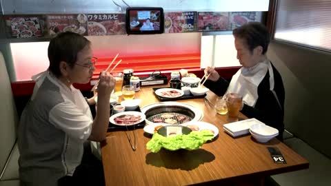 Japanese pub turns to robots amid COVID-19