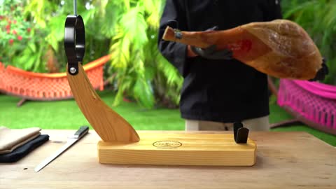 How To Carve A Whole Jamon Iberico De Bellota from Iberico Club [2 min Step-by-Step video]