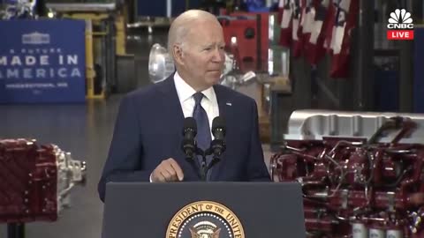 Audience Cheers as Biden FORGETS How to Count