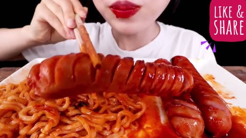 ASMR MUKBANG｜ENJOYING SPICY FIRE NOODLES WITH CRISPY SAUSAGES AND DELICIOUS DUMPLINGS