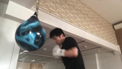 Japanese boxing gym aqua bag punching April 20, 2020 尼崎 アクアバッグ打ち