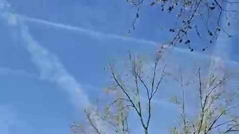 BREAKING: People reporting chemtrails being sprayed all over the country before the eclipse.