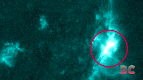 Sun blasts out 2nd X-class flare this week, triggers more radio blackouts