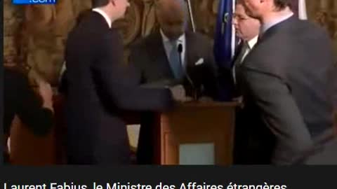 Laurent Fabius, alors ministre des Affaires Etrangères, complètement ivre