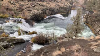Central Oregon – Steelhead Falls – Waterfall Overlook Zone – 4K