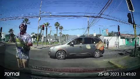 INCIDENTE ENTRE MALABARISTA Y CONDUCTOR DE COLECTIVO EN COQUIMBO