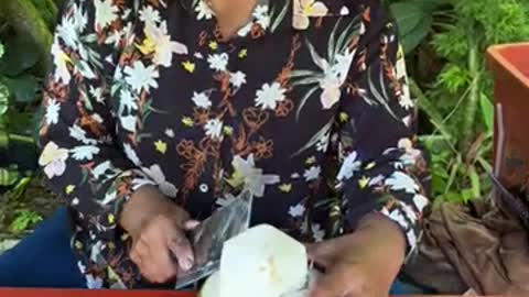 Coconut Cutting Skills _shorts-UnWUKS90OM4