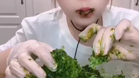 YY refrozen crunchy ice eating with full matcha greentea powder ASMR 💚