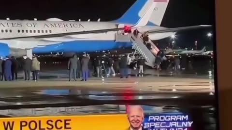 Show again? Biden fell from a plane for the 4th time. This time my grandfather was caught in Poland.