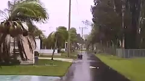 Tornado rips throughFlorida neighborhood