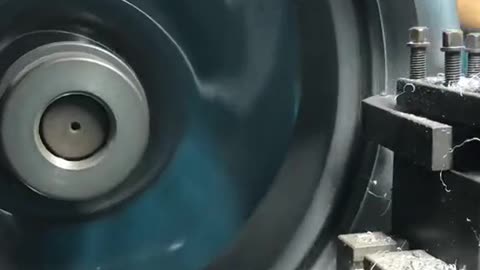 Automobile wheel hub grinding maintenance car repair