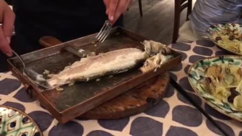 Deboning and serving Seabass at Ristorante Miky - Monterosso PlayStayEat.com