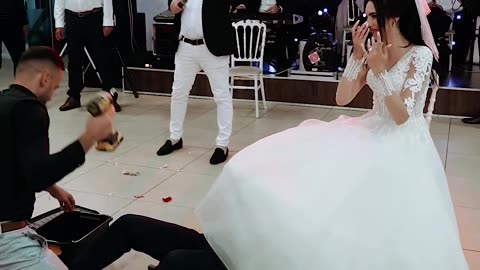 How to remove the bride's garter