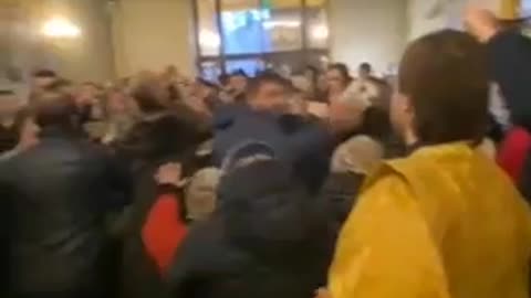 ◾Ukrainian Nationalists stormed the temple of the canonical Church in Ivano-Frankivsk in Ukraine.