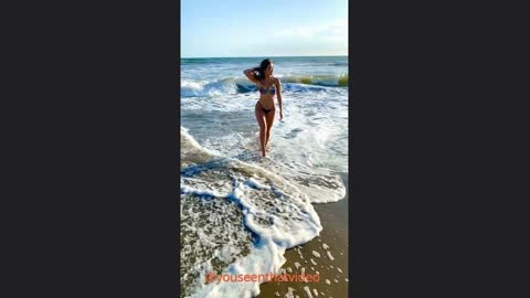 💥🔥 Susy Almeida At The Beach 🔥💥 How Susy Makes Viral Beach Videos Instructional #susyalmeida #bikini