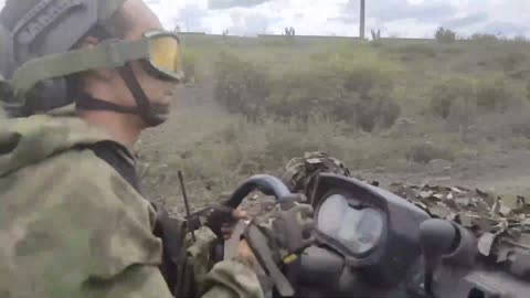 Russian supply road in the Avdiivka direction. Ahead on the hood of the REB.