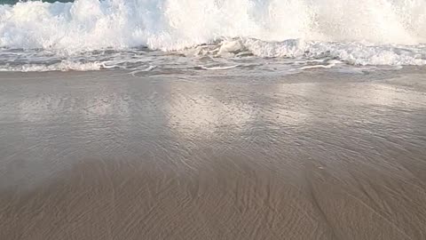 Video Of Big Waves Rushing To Shore