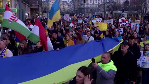Crowds mark anniversary of Russia’s invasion of Ukraine