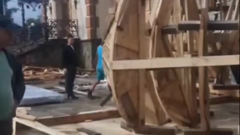Opponents of the canonical UOC in Bukovina broke the frame of the dome
