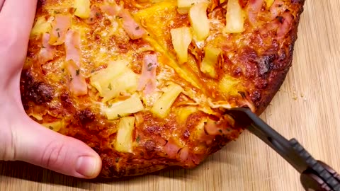 Lionsteel Leone Karambit Pineapple Pizza Meal Prep #lionsteel #emersonwave #karambit