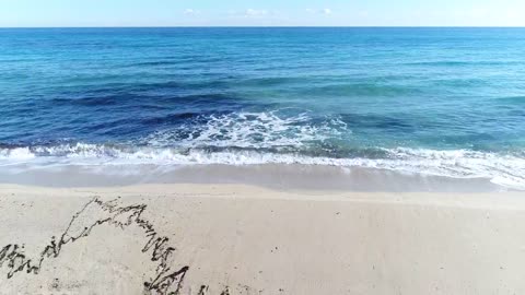 Waves coming to the beach