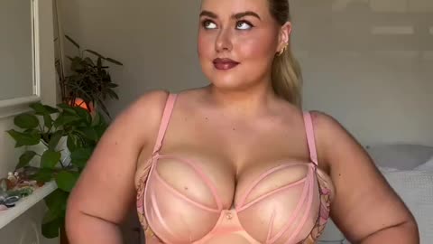 Big tits sexy girl