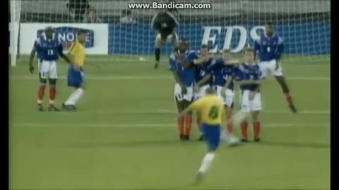 Free kick for Brasil with the Best Roberto Carlos