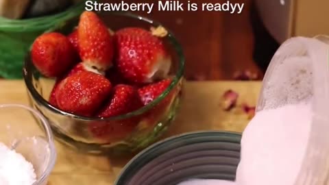 "Sensational Strawberry Delight: The Irresistible Twist on Classic Tiramisu"