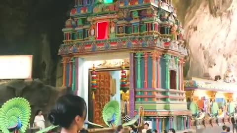 When in Malaysia - Batu Caves - KAARTISTA - HAPPY HEART 23 - #auRAdventures